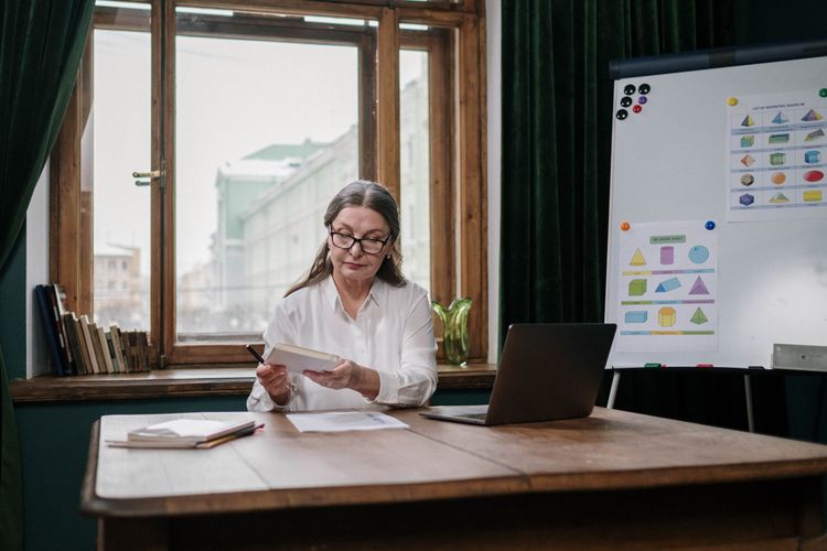 Lärare som planerar med digitala verktyg